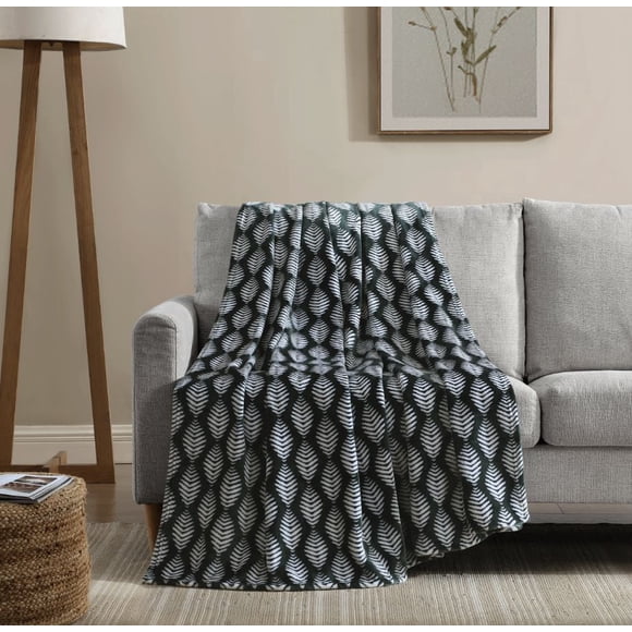 Social Standard by Sanctuary Oversized Plush Throw, Luxuriously Soft, Wrinkle Resistant, Easy Care