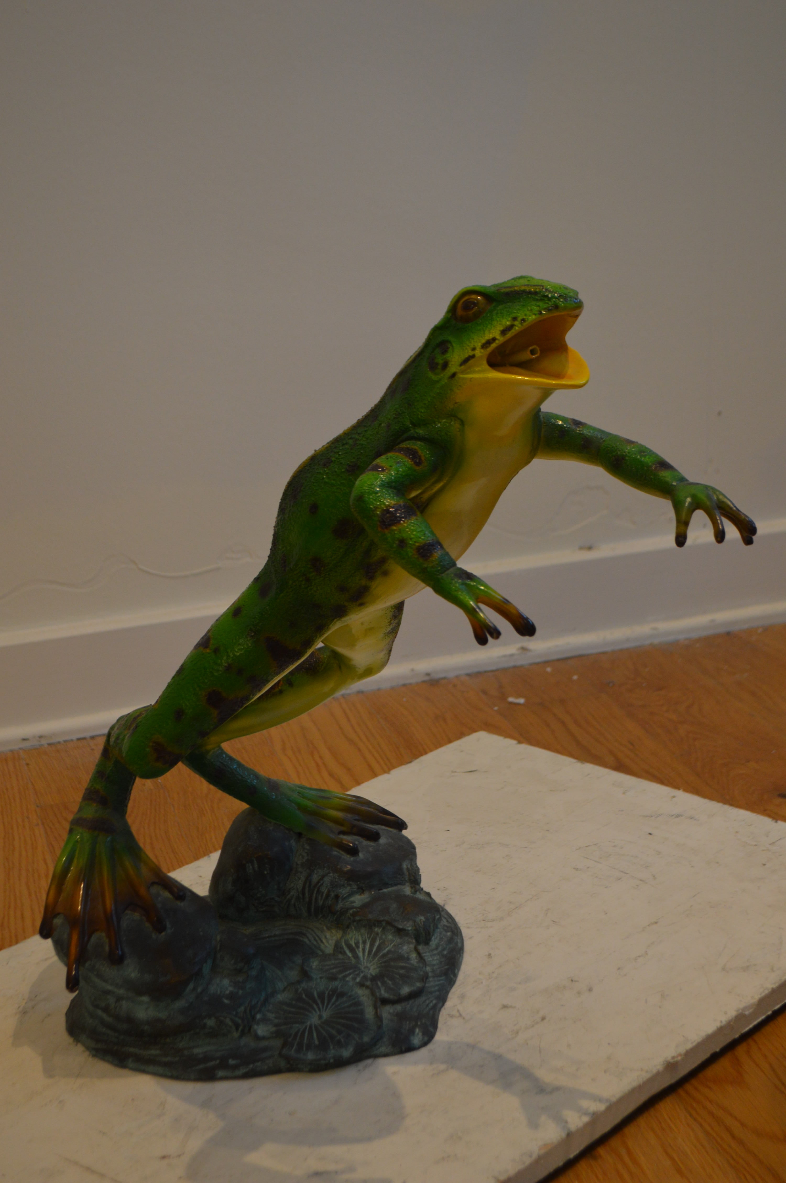 Frog Jumping Bronze Statue Fountain - Size: 11L x 13W x 16H