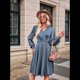 thumbnail image 4 of Vestido Corto Fruncido con Escote en V para Mujer, Color Azul, Talla S, 4 of 9