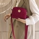 thumbnail image 4 of Bolsa bandolera para mujer de gran capacidad para madres de mediana edad (rojo vino) Likrtyny Para Estrenar, 4 of 6