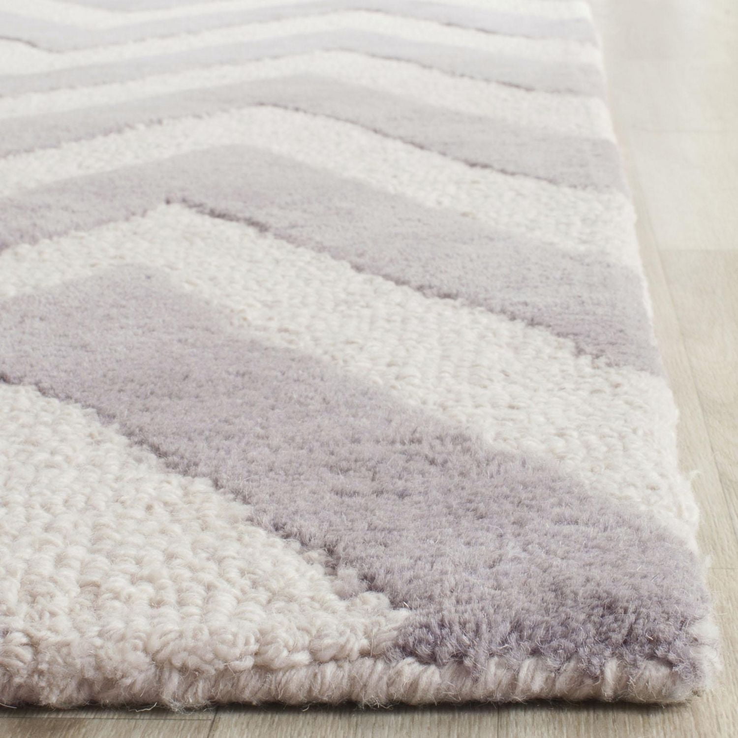 Safavieh Cambridge Kaitlyn Zig Zag Stripes Area Rug