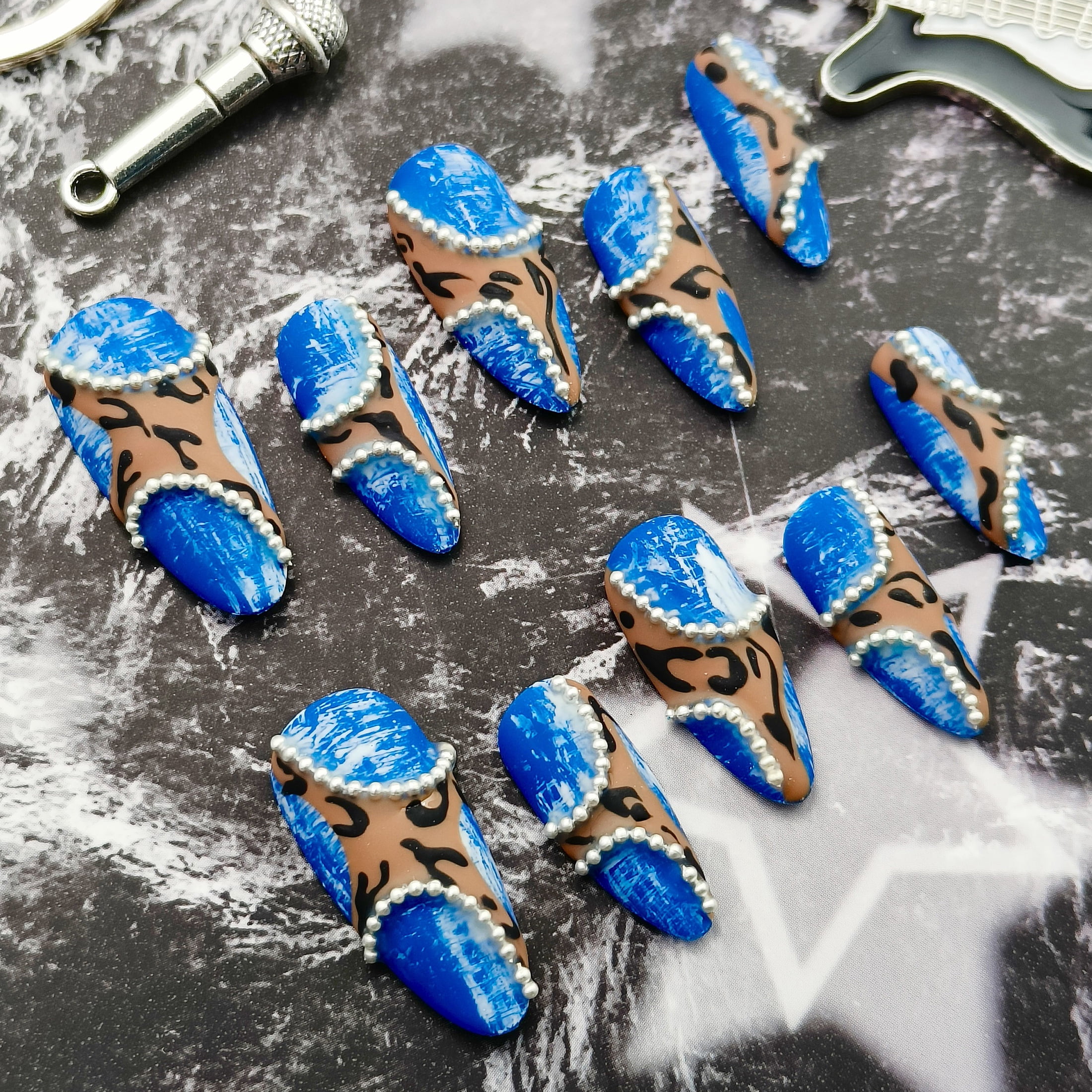 10pcs Almond Press on Nails Medium Length Blue Leopard Print Handmade False Nails with Pearl Trim Y2K Artistic Design for Women
