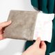 thumbnail image 2 of Soidarity Bolsa automática para pintalabios, cartera con Cable, organizador de llaves, auricular, almacenamiento de PU, bolsa colgante de joyería, Bolsas de maquillaje Gris 14*14cm Soidarity CE015505-01, 2 of 6