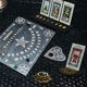 thumbnail image 4 of Juego de tarot Knana con 2 mazos y base de cristal, 4 of 7