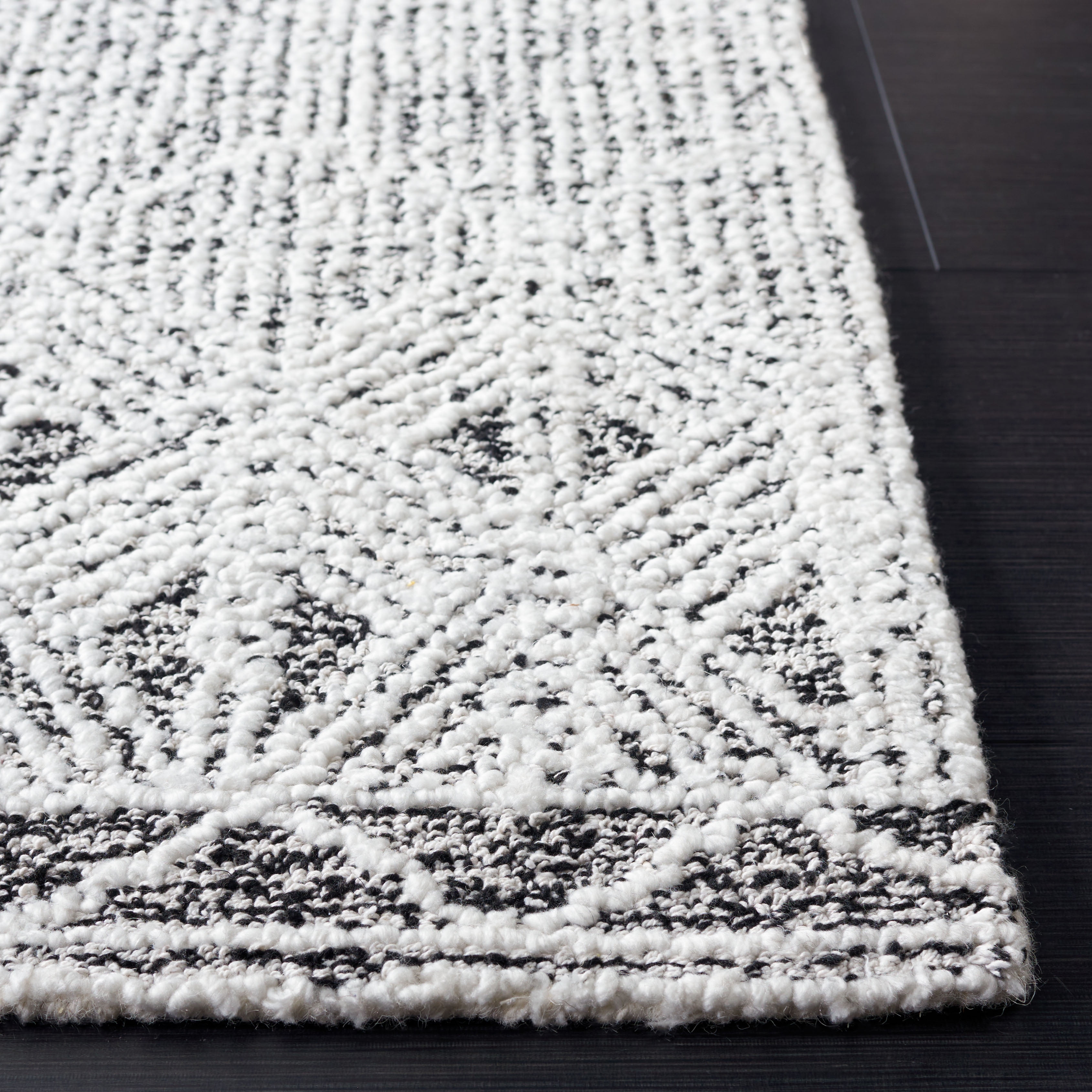 SAFAVIEH Ebony Aditya Traditional Area Rug, Ivory/Black, 3' x 5'
