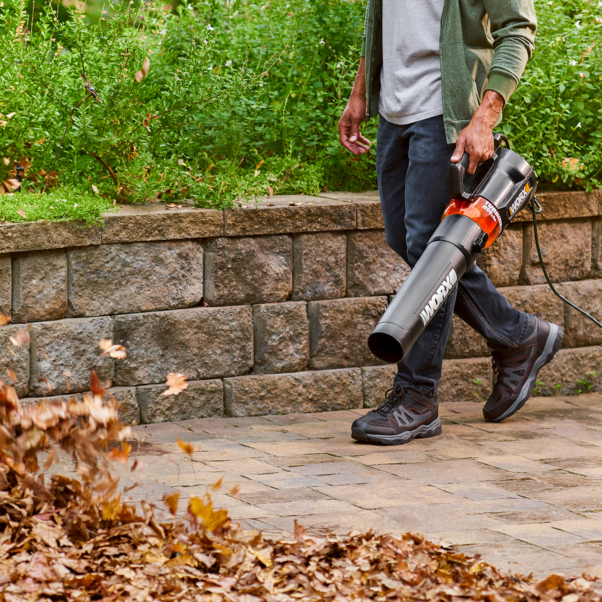 Worx 12-Amp Corded Electric Turbine Leaf Blower, 800 CFM photo 6