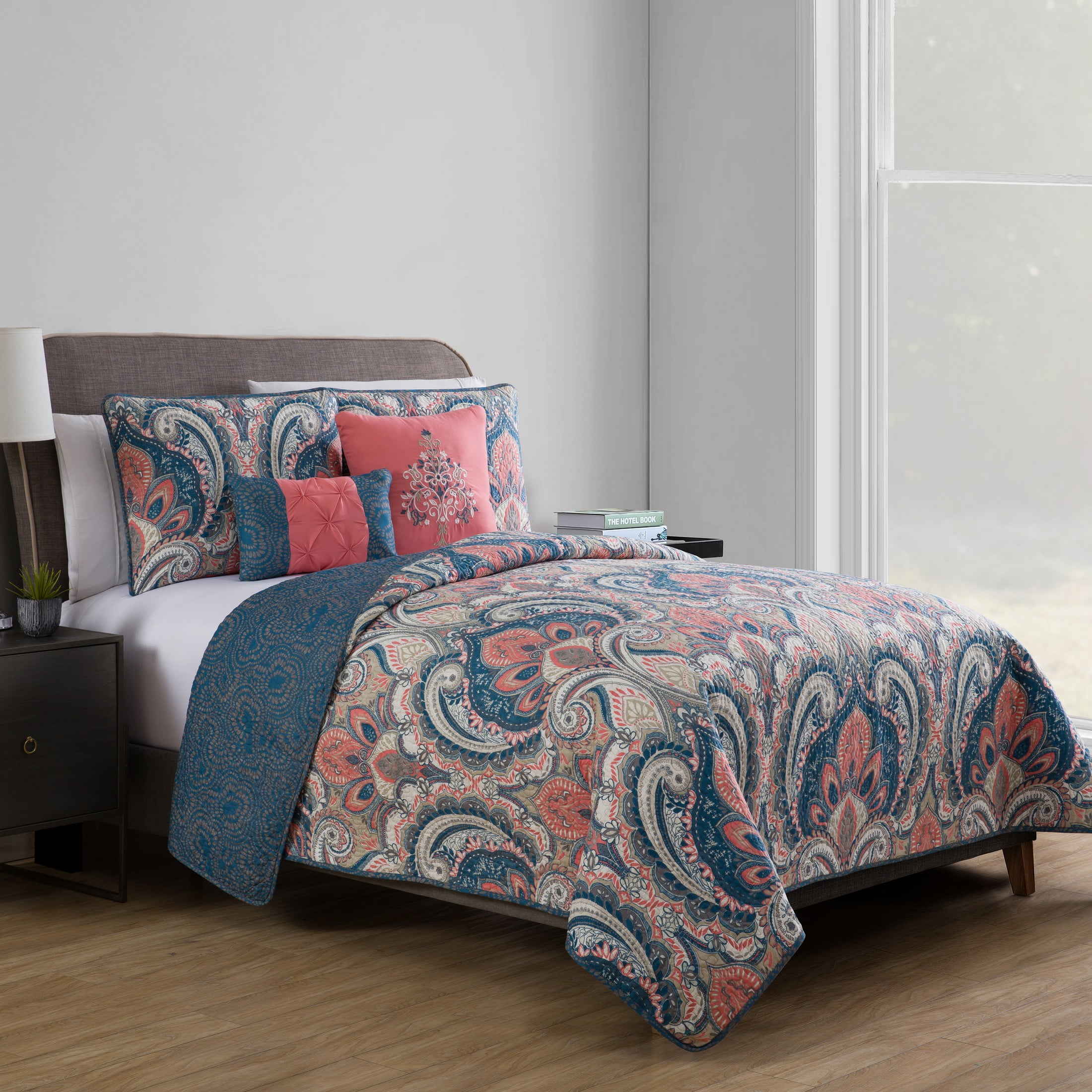 VCNY Home Casa Real 5-Piece Coral Damask Reversible Quilt Set, Full/Queen, Adult, Unisex