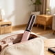 thumbnail image 1 of Cepillo pequeño para flequillo, cepillo alisador de pelo de viaje, peine rizador inalámbrico, peine eléctrico para el hogar, para mujeres y niñas. Oro rosa, 1 of 10
