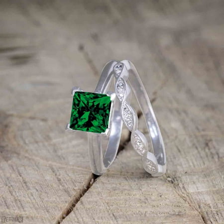 Beautiful 1 Carat Princess cut Emerald Solitaire Engagement Ring for Women in White Gold