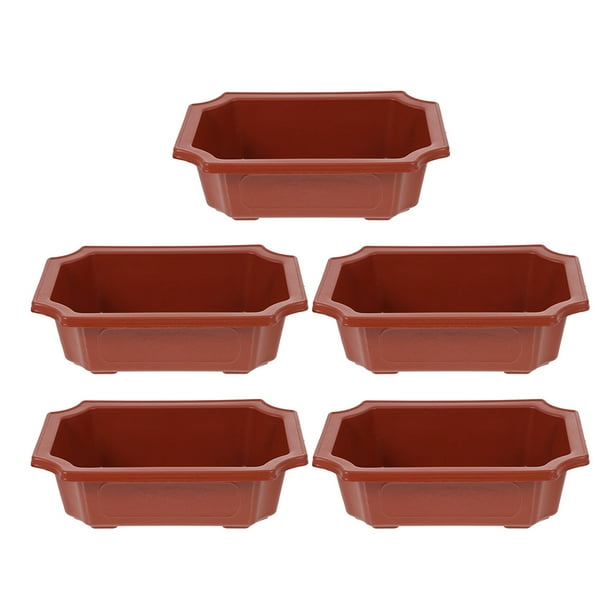 macetas de plástico para plantas y flores con orificios de drenaje.