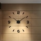 thumbnail image 2 of Reloj de pared europeo estereoscópico 3D grande, creativo y de lujo, para decoración del hogar y la oficina (esfera negra con espejo, sin batería), 2 of 7