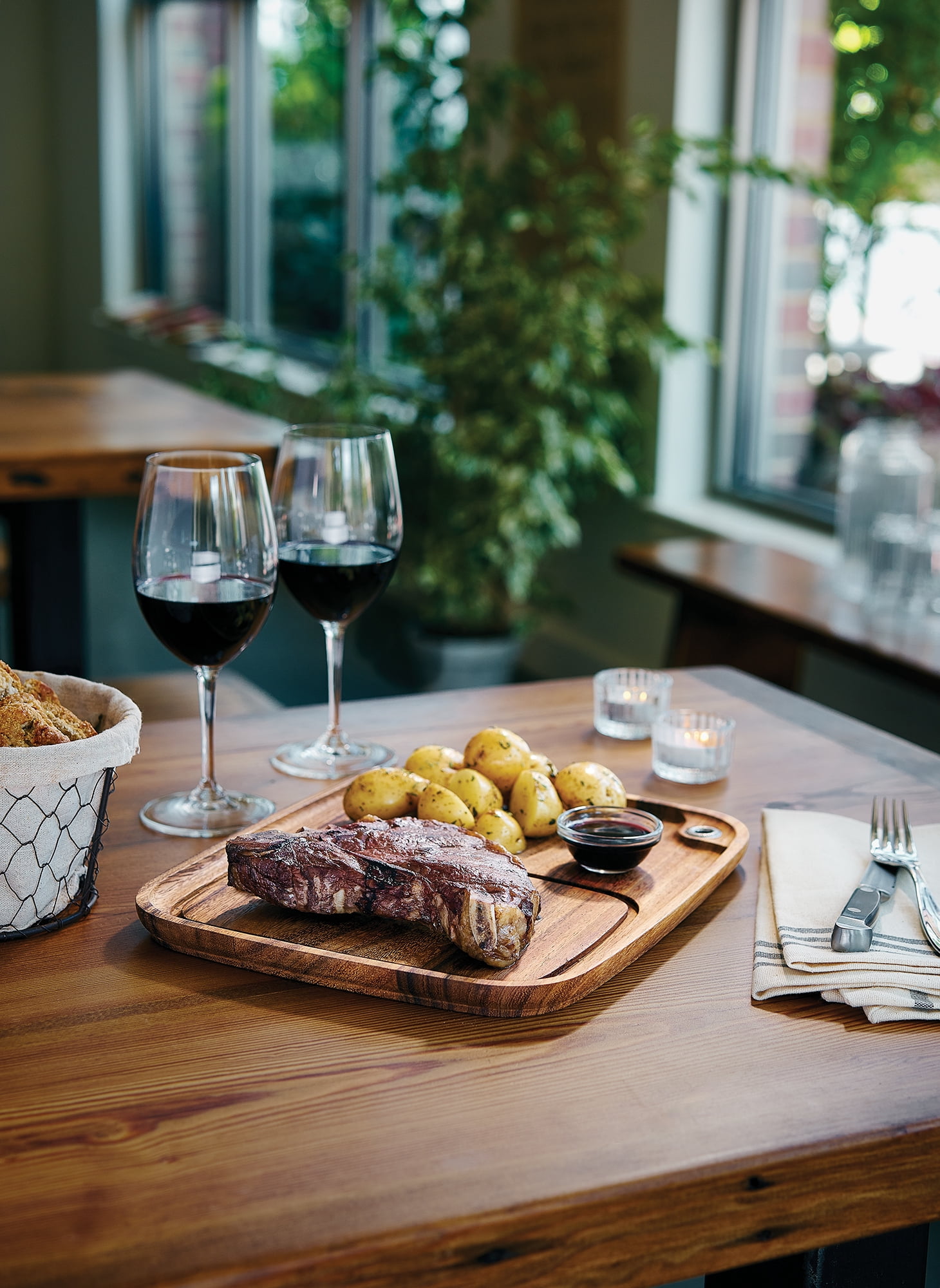 Ironwood Gourmet Fort Worth Steak Plate with Juice Channel, Acacia Wood, 11" x 13" x 0.75" Steak Cutting Board