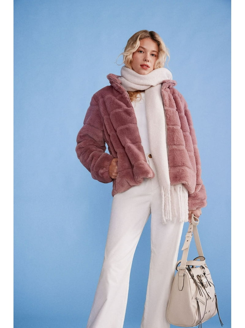 Time and Tru Women's and Women's Plus Faux Fur Channel
