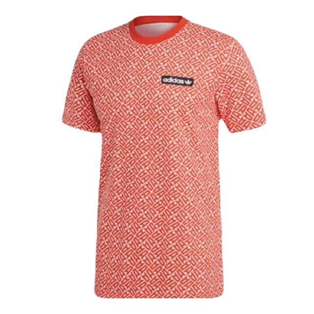 playera casual adidas hombre dancing originals rojo talla m front-facing studio view of a red short-sleeve adidas t-shirt with white diagonal geometric logo pattern, solid red ribbed round collar and small black adidas trefoil patch on left chest; slim cut with breathable knit texture on a plain white background, suitable for casual sportwear or dance practice.