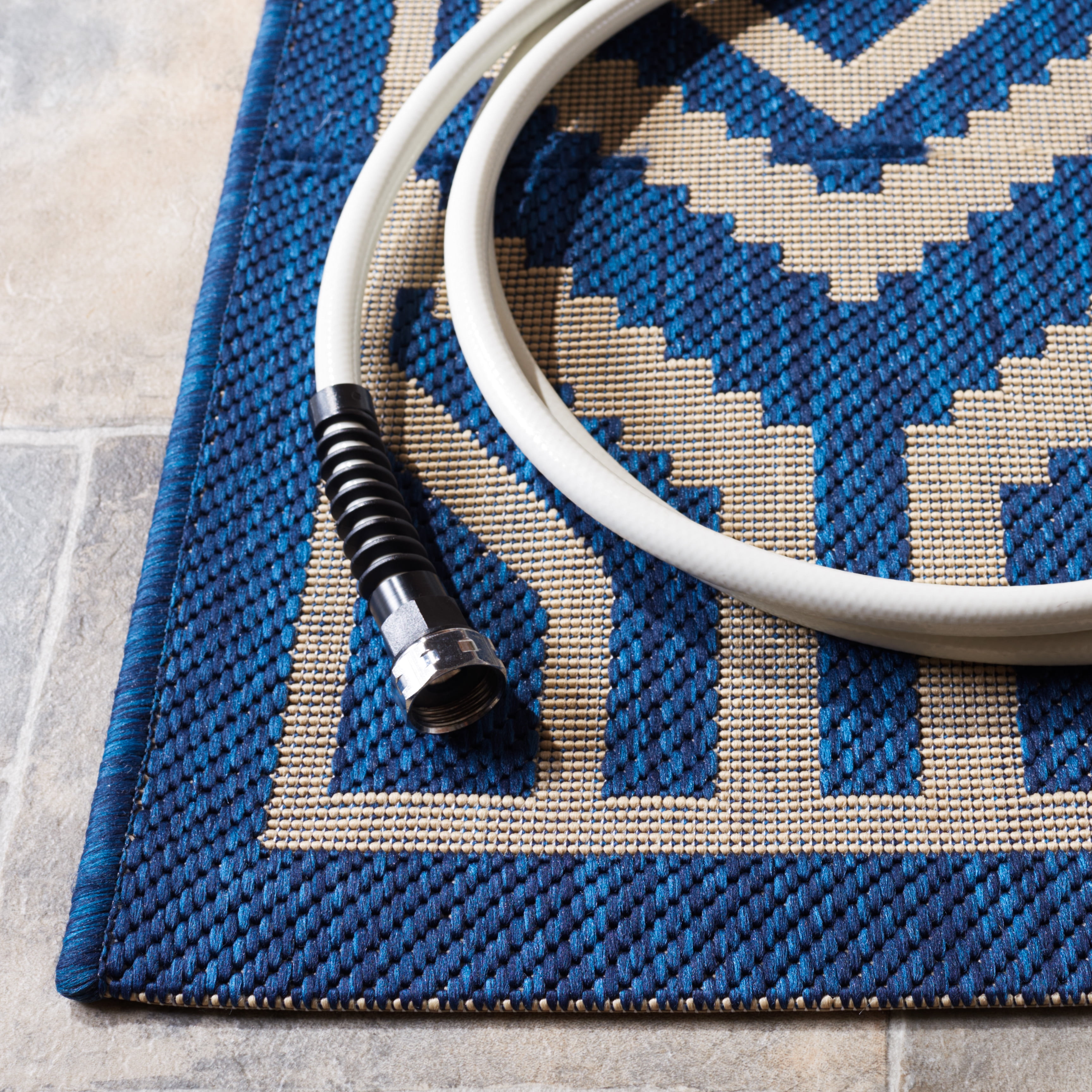 Safavieh Courtyard Amelia Geometric Indoor/Outdoor Area Rug, Navy/Beige, 5'3" x 5'3" Square