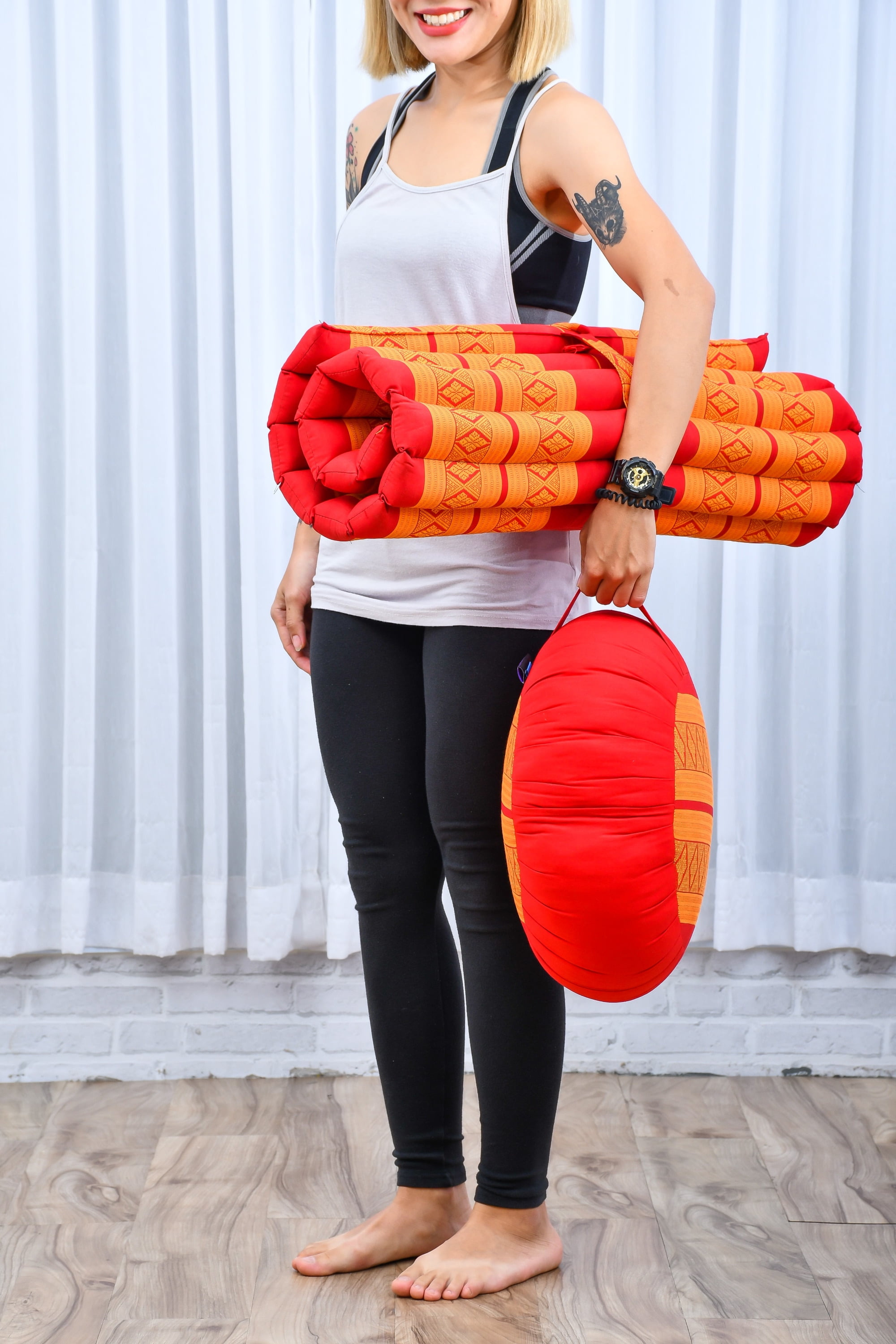 Leewadee Zabuton Seating Cushion – Square Floor Seat for Meditation Exercises, Light Yoga Mat Filled with Kapok, 28 x 28 inches, Orange Red