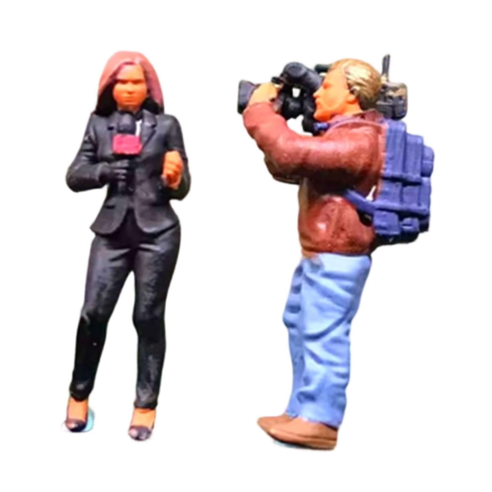 2 Pieces 1:64 Scale Miniature People Reporter Figures Realistic Resin for DIY Projects and Scene Decor
