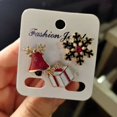 thumbnail image 4 of Juego de 3 broches navideños con diseño de Feliz Navidad, calcetines navideños, alce, insignia esmaltada, broche pequeño, joyería de moda para mujer, regalos para fiestas, 4 of 5