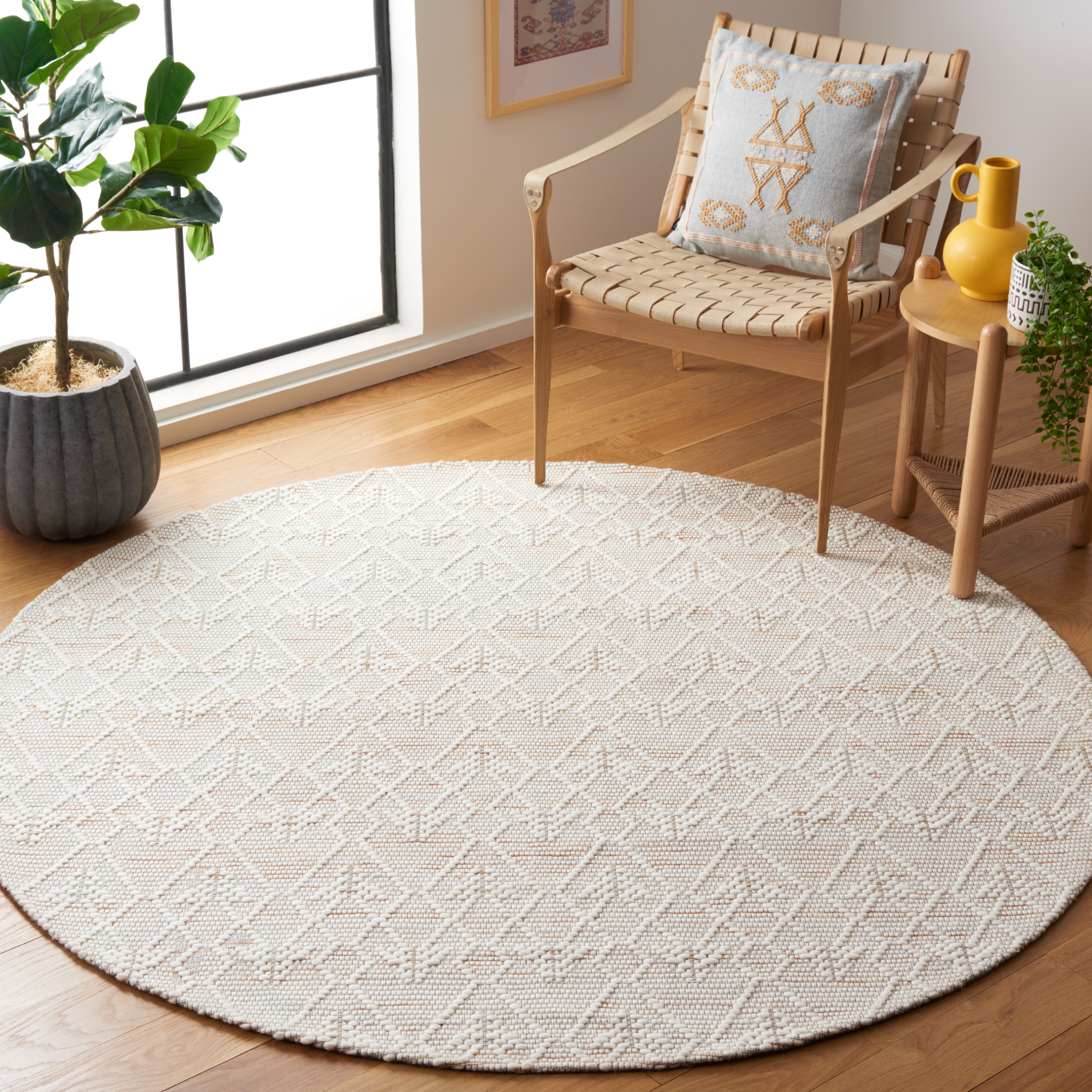 SAFAVIEH Marbella Helen Bordered Area Rug, Ivory/Brown, 6' x 6' Round