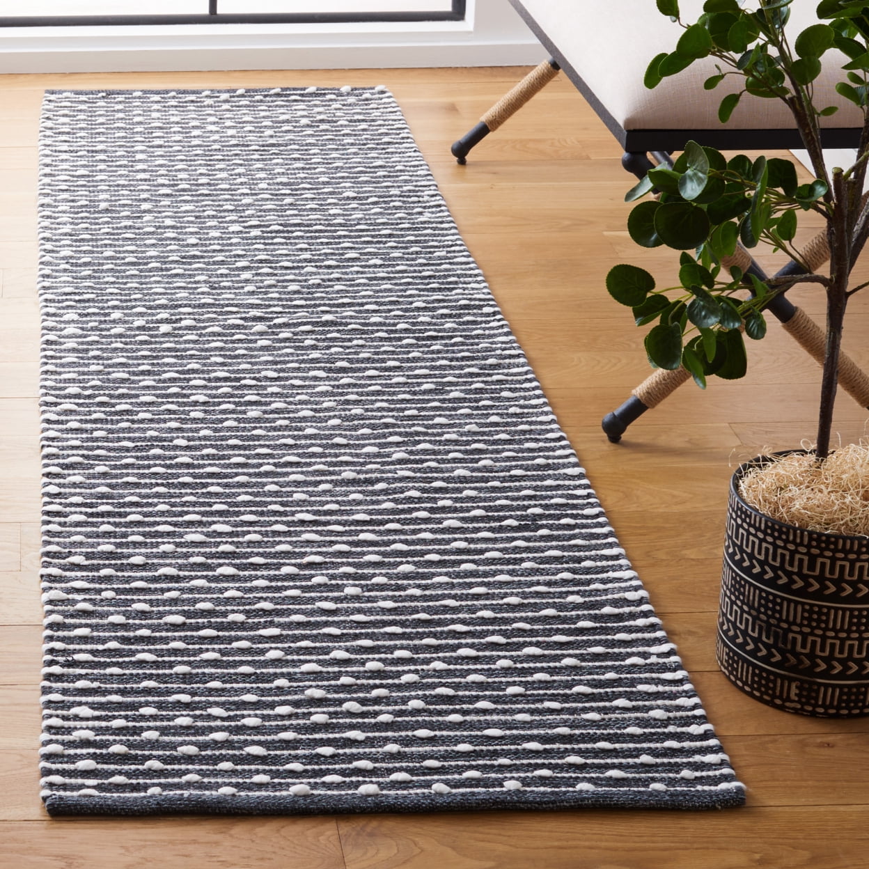 SAFAVIEH Montauk Derrick Geometric Striped Area Rug, Grey/Ivory, 6' x 9'