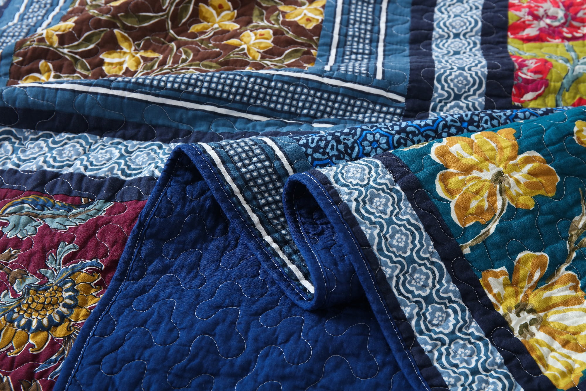 NEWLAKE 3-Piece Floral Cotton Patchwork Quilt Set Decor Quilt Set with Pillow Shams (King, Blue)
