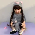 thumbnail image 2 of Poupée Reborn en Vinyle Silicone Complet de 55 cm pour Enfants de 3 à 18 Ans - Poupée Princesse aux Cheveux Bronze avec Bretelles Roses, Baignable et Combattable, Inclut Magnétique, Bouteille, Jouet en Peluche et Certificat de Naissance, 2 of 6