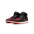 thumbnail image 2 of Tenis Nike Air Jordan 1 Mid SE Siempre Familia Hombre Deportivo negro 29.5, 2 of 10
