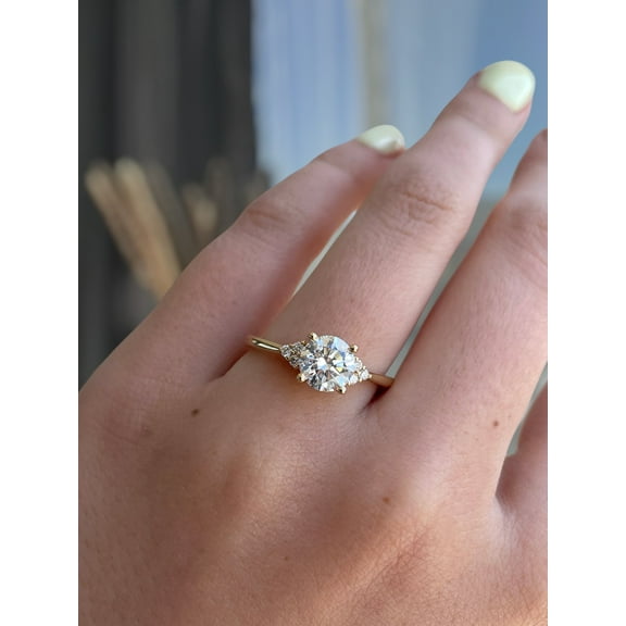 ESTE ORIGIN 1.15ctw Round Lab Grown Diamond Trinity Accent Ring 18K Rose Gold Ring for Women US 6