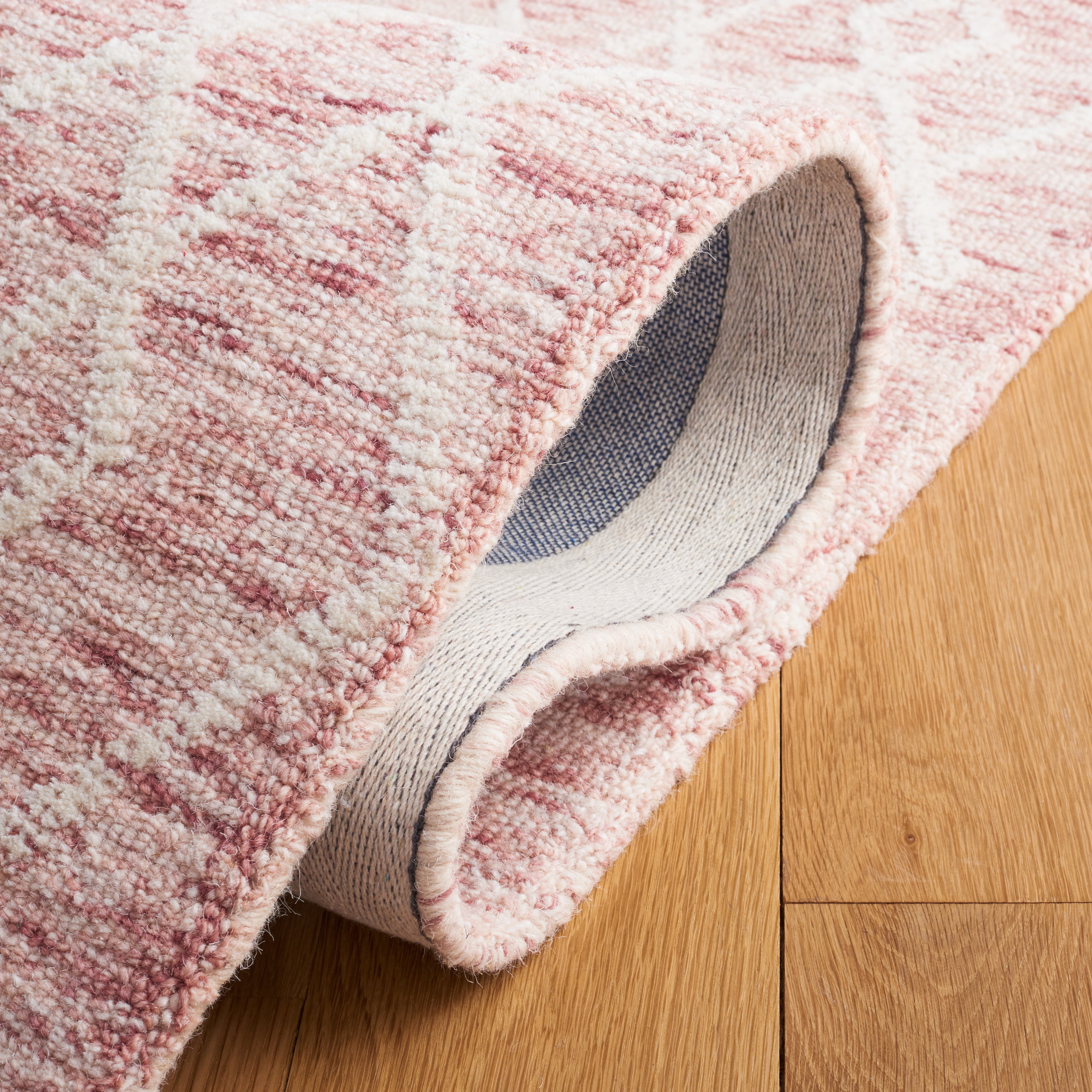SAFAVIEH Metro Jenny Diamond Area Rug, Pink/Ivory, 6' x 6' Round