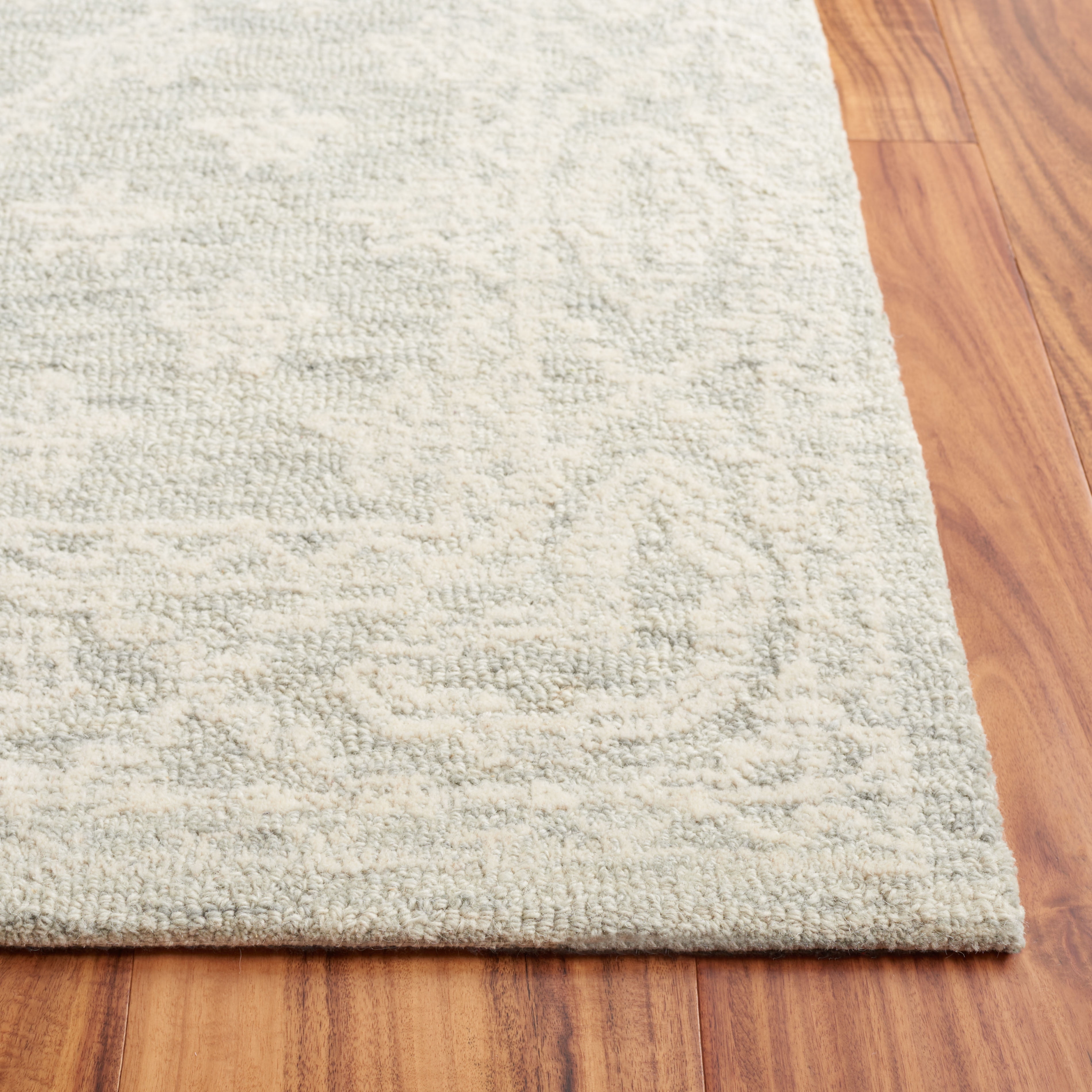 SAFAVIEH Ebony Aifric Traditional Area Rug, Ivory/Light Blue, 8' x 10'