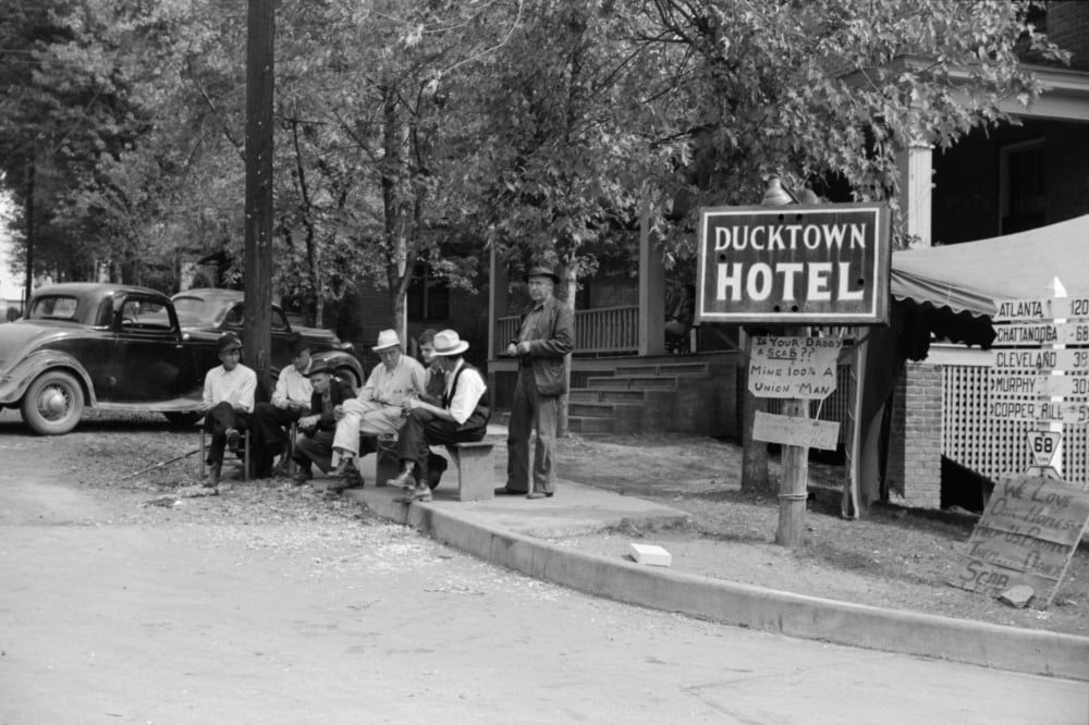 Miner Strike, 1939./Nstriking Copper Miners Waiting For Scabs To Come