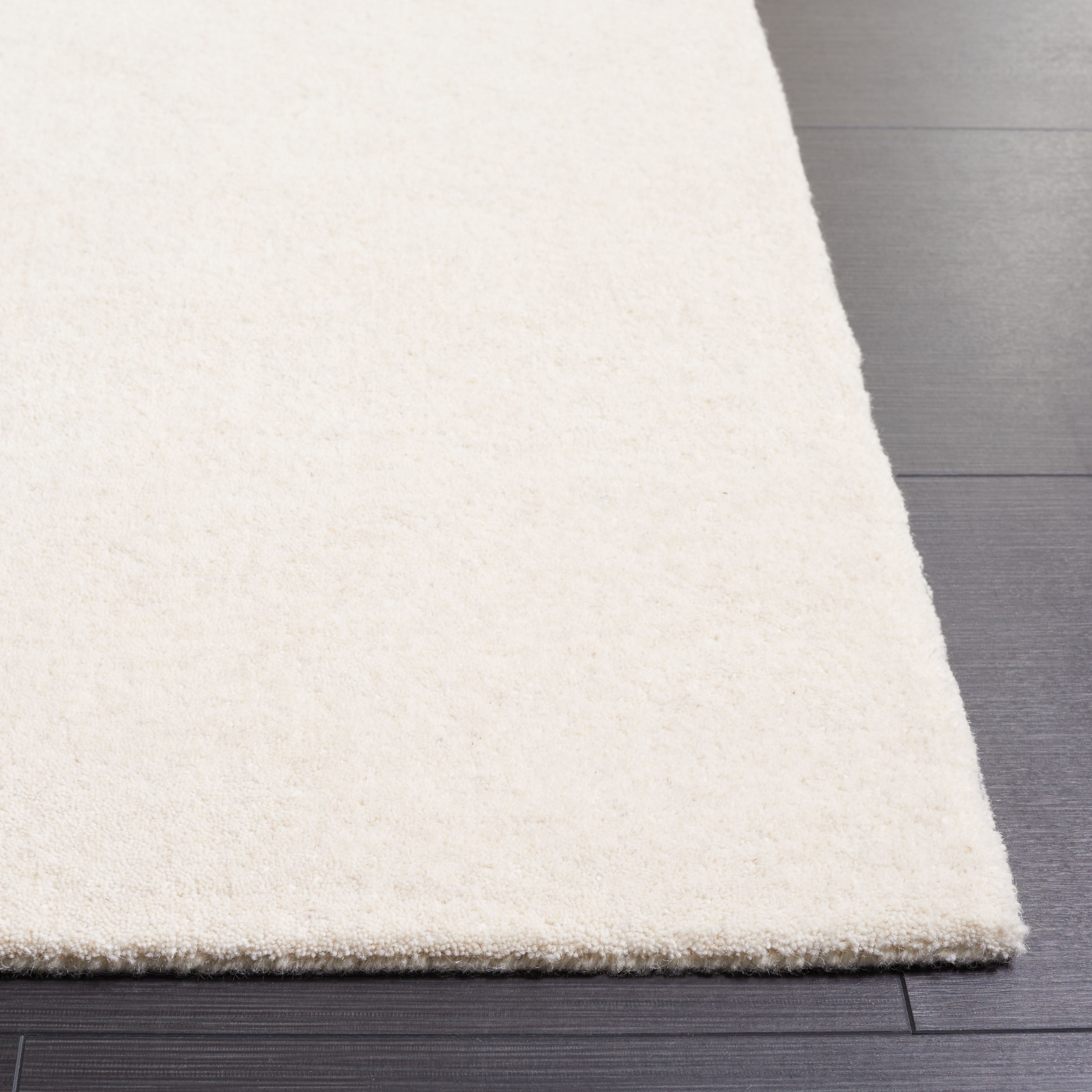 SAFAVIEH Soho Emory Geometric Area Rug, Beige/Ivory, 4' x 6'