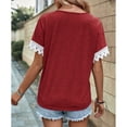 thumbnail image 4 of Blusa de verano para mujer, color rojo vino, con escote en V y ribete de encaje, mangas cortas holgadas, diseño entrecruzado, talla M, 4 of 6