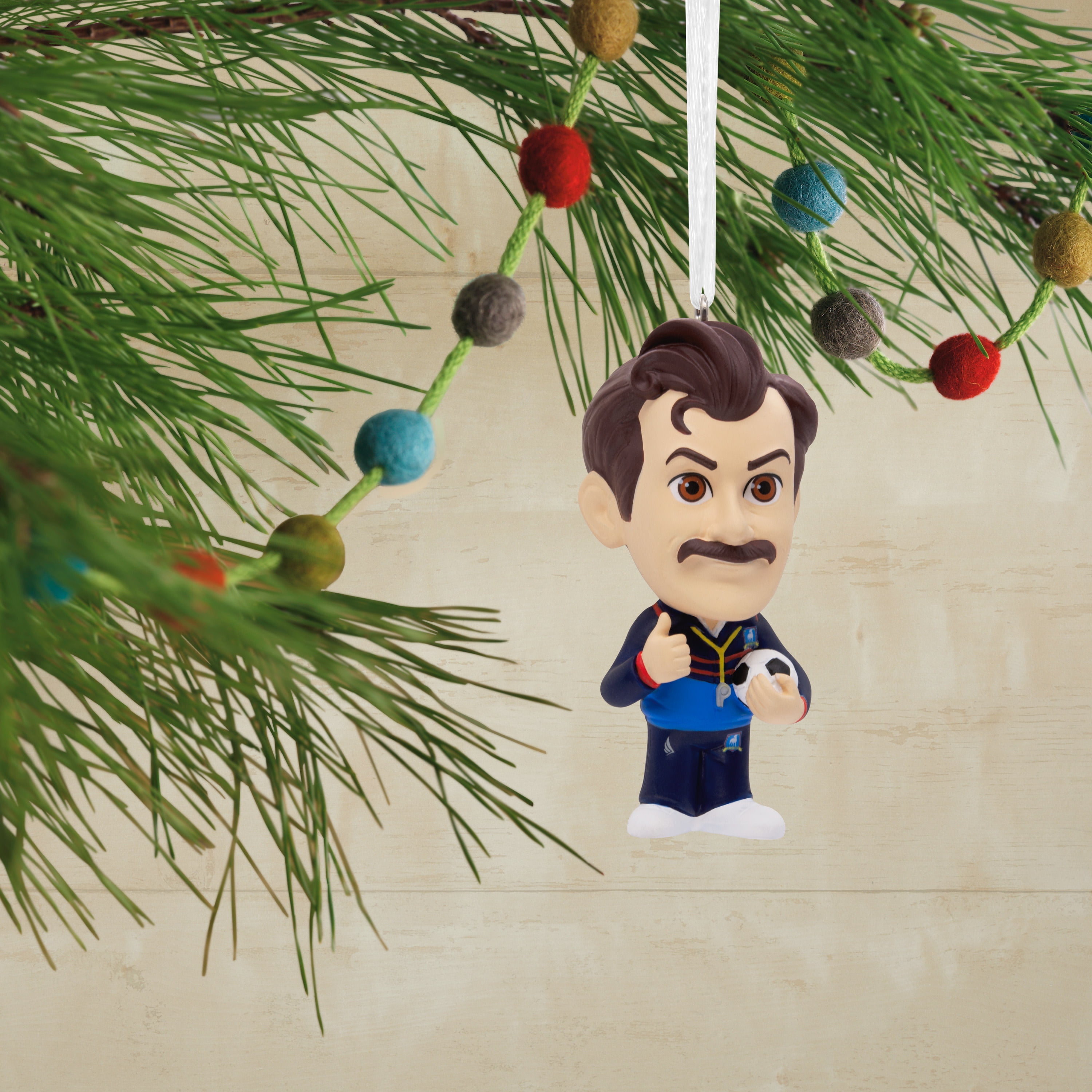 新品未使用　テッド・ラッソ　クリスマス　オーナーメント Hallmark Ted Lasso Christmas Ornament - Walmart.com