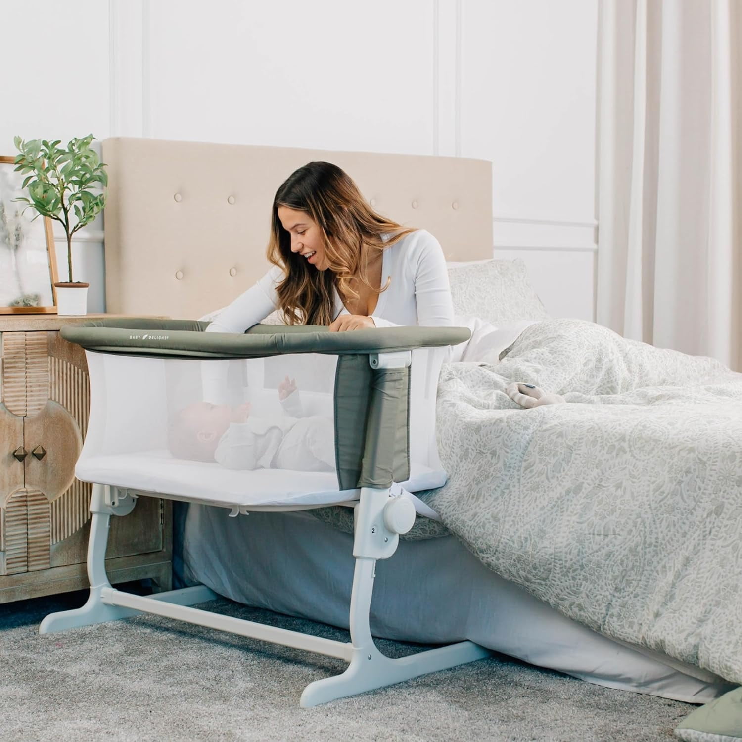 Baby Delight Beside Me Dreamer Organic Bedside Sleeper and Bassinet for Infants, Sage