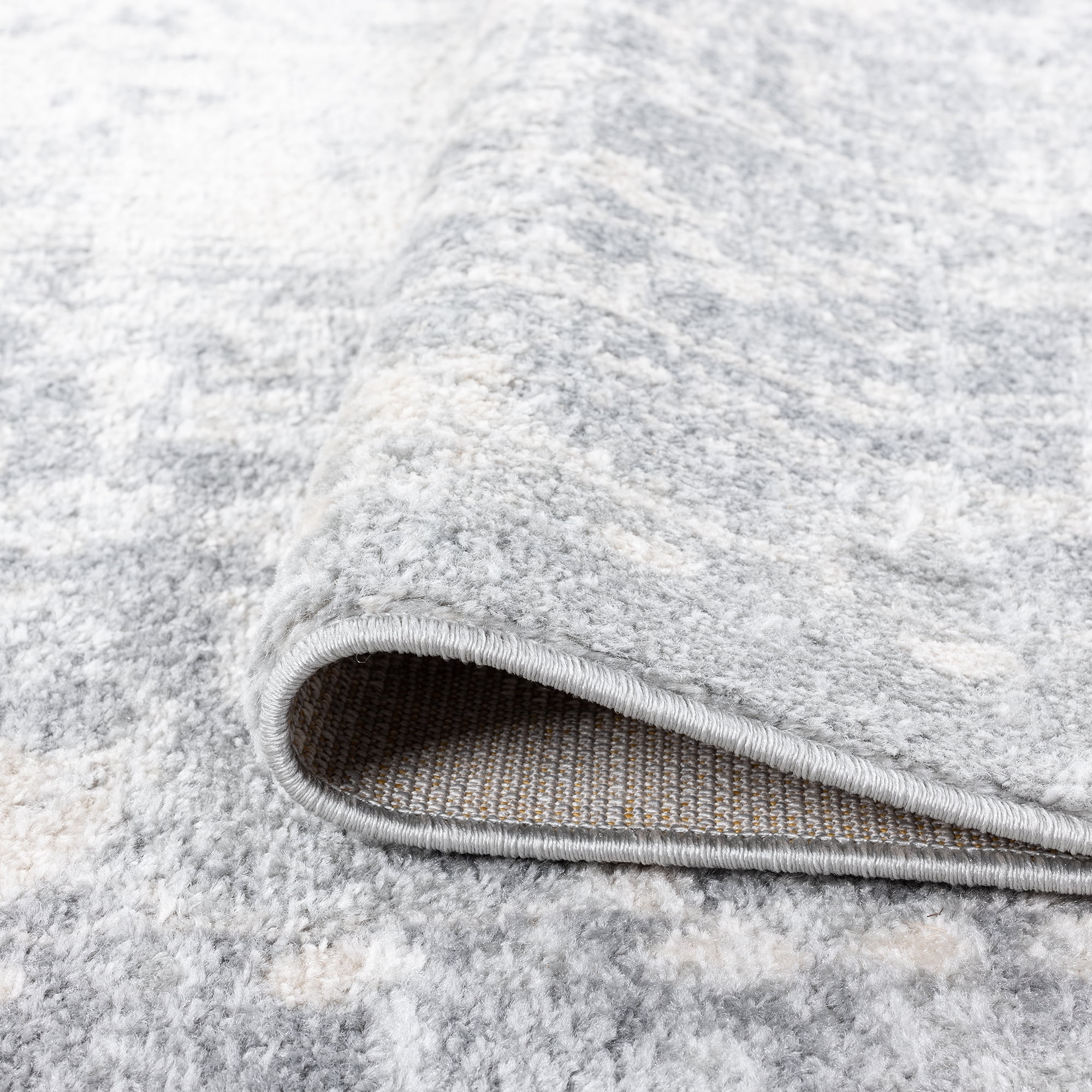 Diamond Traditional 8' x 10' Gray and Cream Polypropylene Indoor Area Rug