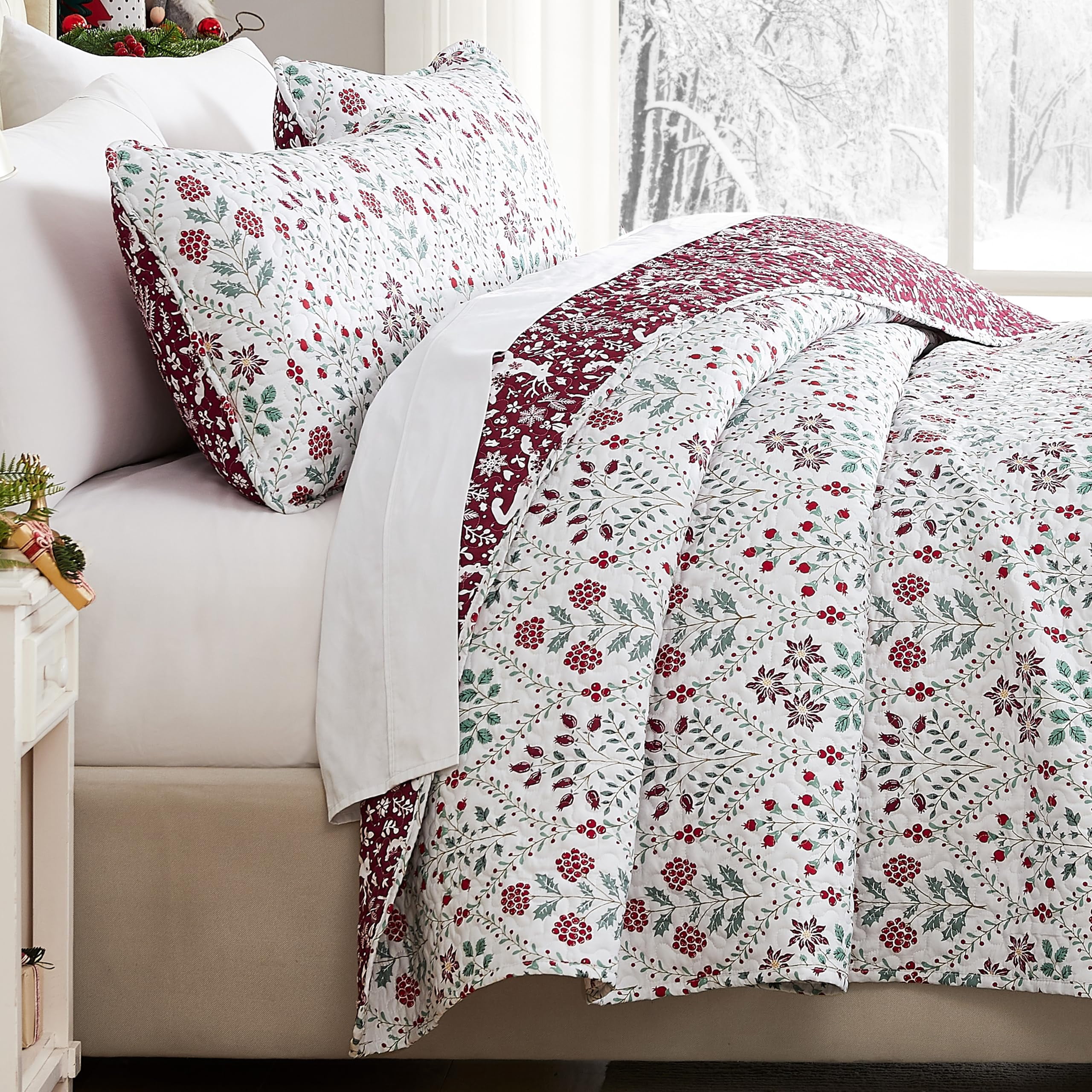 Southshore Fine Living, Inc. Red Christmas Quilt Set, King Size w/ Pillow Shams, Vintage Red & Cream