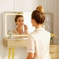 thumbnail image 4 of Coiffeuse Cannelée avec Miroir Éclairé, Dessus en Verre, Prise de Courant Intégrée, Tiroirs et Tablette de Rangement, Table de Toilette Moderne pour Chambre, 4 of 6
