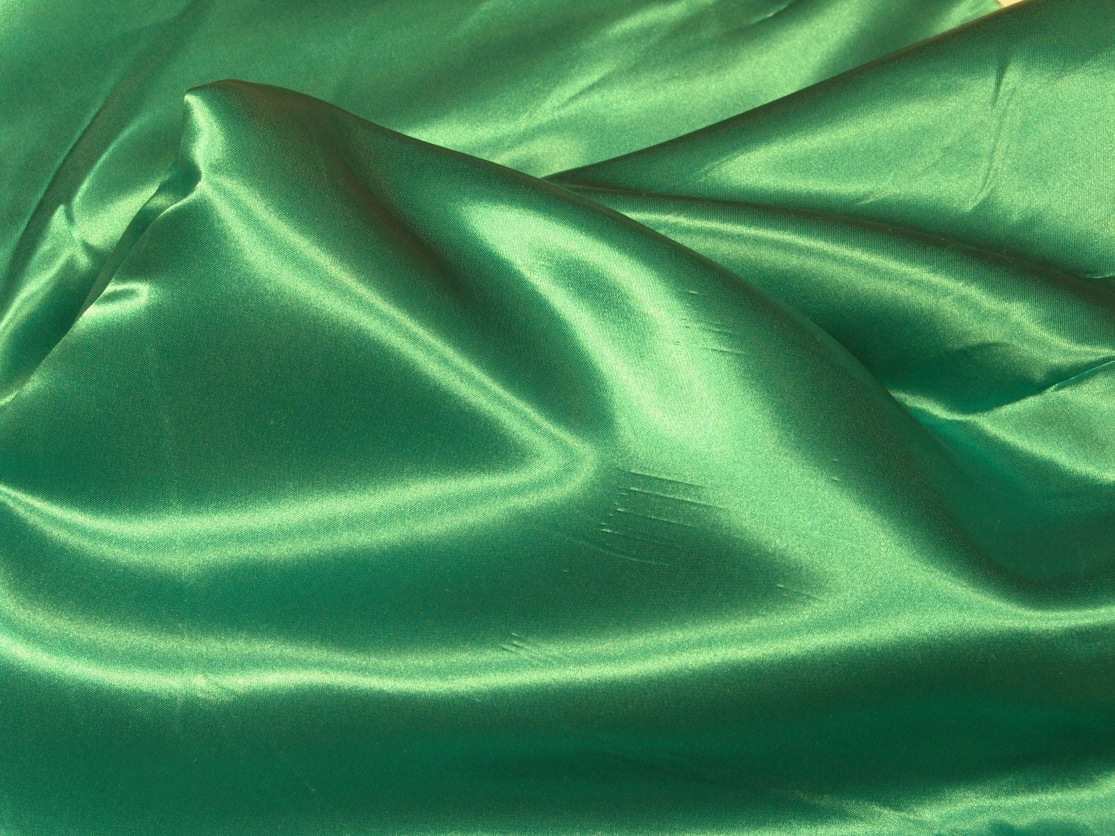 apple color table cloth