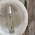 thumbnail image 2 of Aceite de perfume de Rosie Jane Lake Travel en rollo de 7 ml, 2 of 7