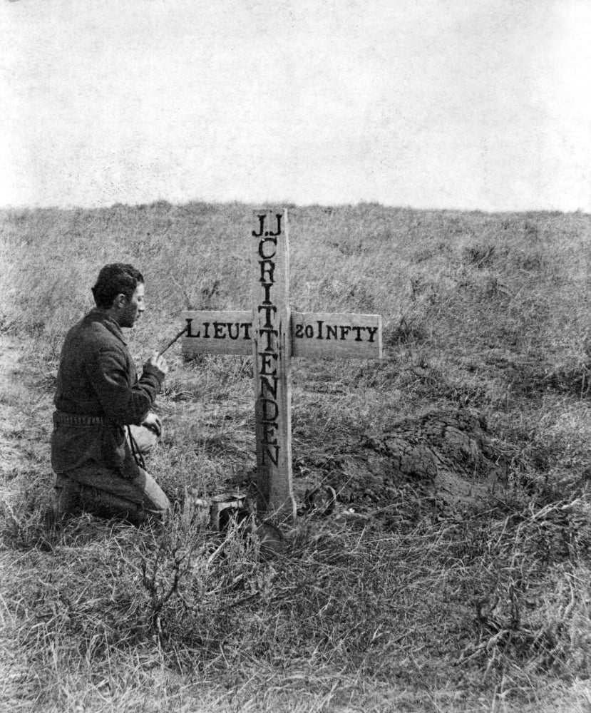 little bighorn battlefield on Little Bighorn Battlefield Na Man Lettering The Grave Marker Of Jj Crittenden A Us Army Lieutenant Killed At The Battle Walmart Com Walmart Com