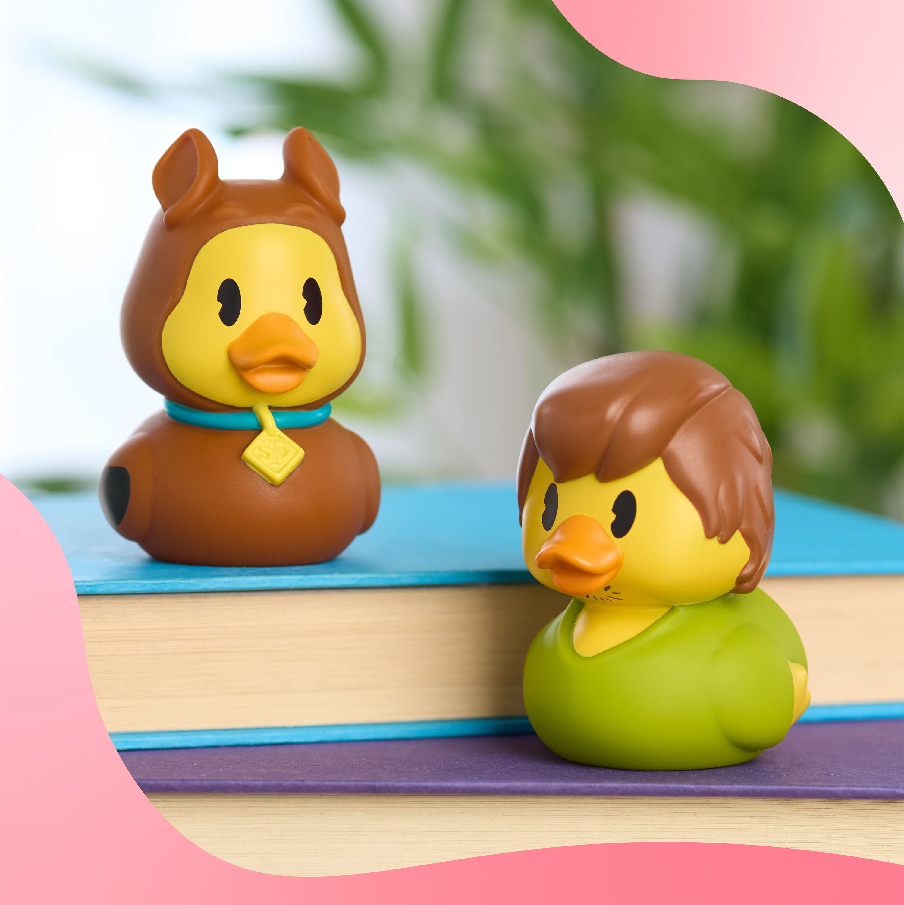Duckalooz Character Duck Toy Figures 2-Pack, Scooby Doo and Shaggy, Collectible Ducks for Play and Display, Novelty Gift Toy Set Kids Ages 2+