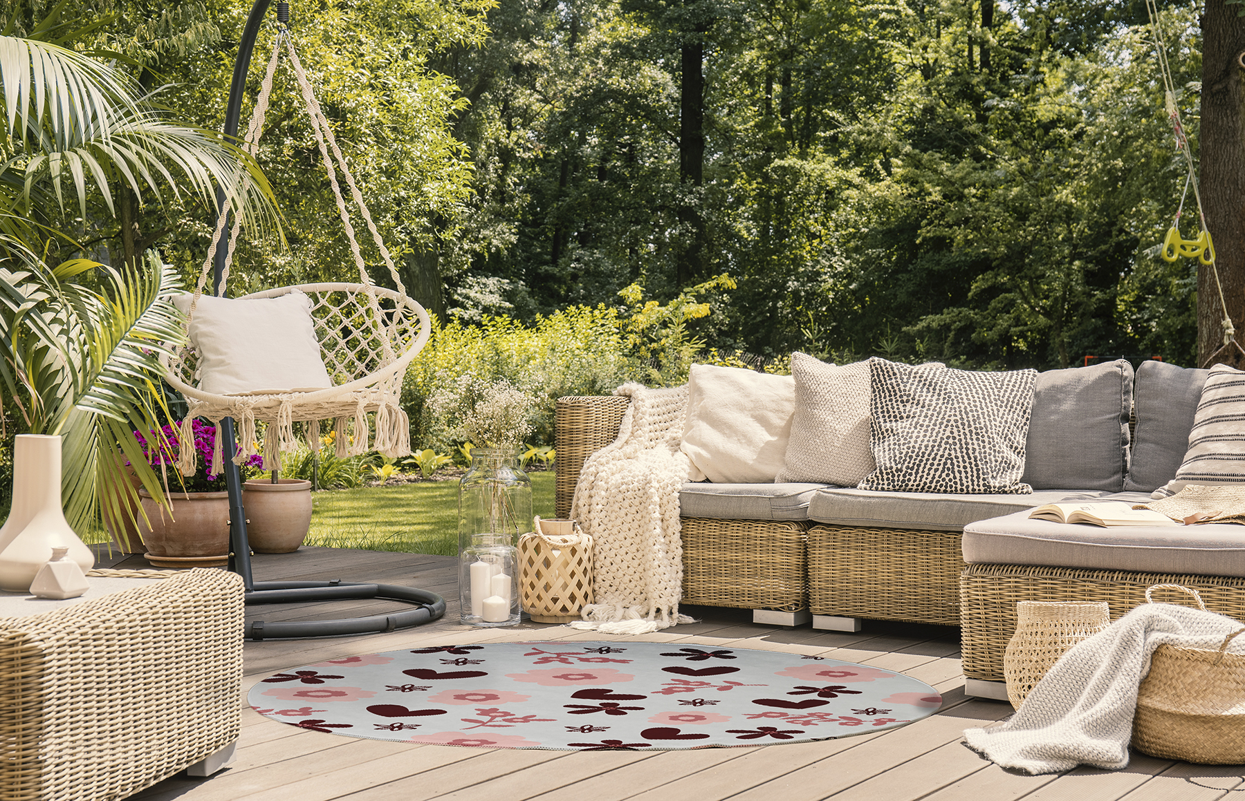 Simply Daisy 5' Round Gray Flowery Love Valentines Chenille Indoor/Outdoor Rug