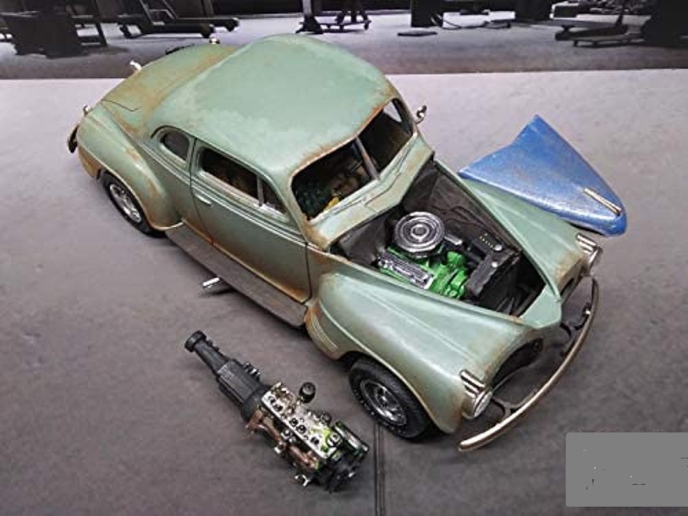 AMT AMT1197M Skill 3 Model Kit 1-25 Scale Model 1941 Plymouth Coupe with 4  Bottle Crates Coca-Cola