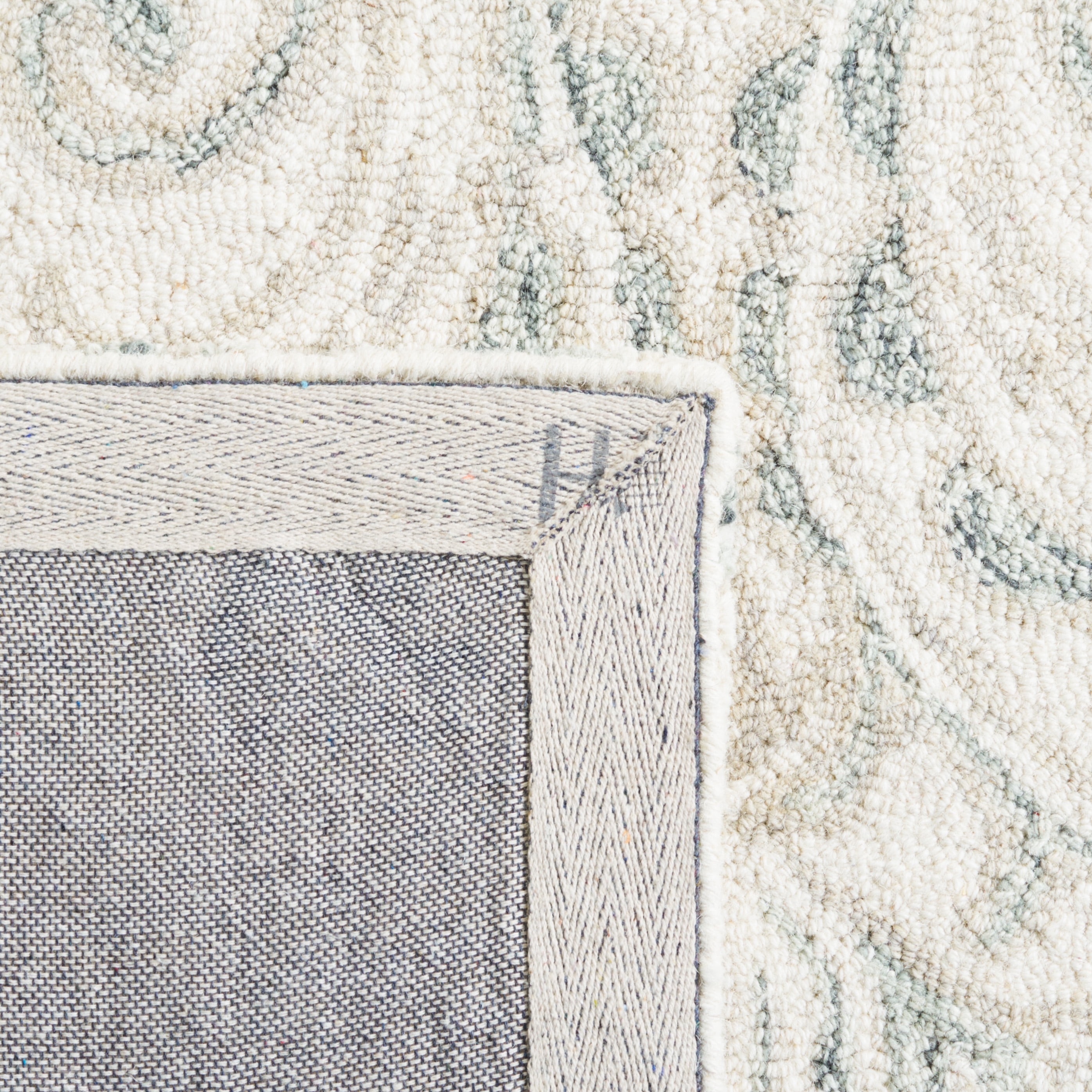 SAFAVIEH Micro-Loop Cornelius Floral Area Rug, Ivory/Grey, 8' x 10'