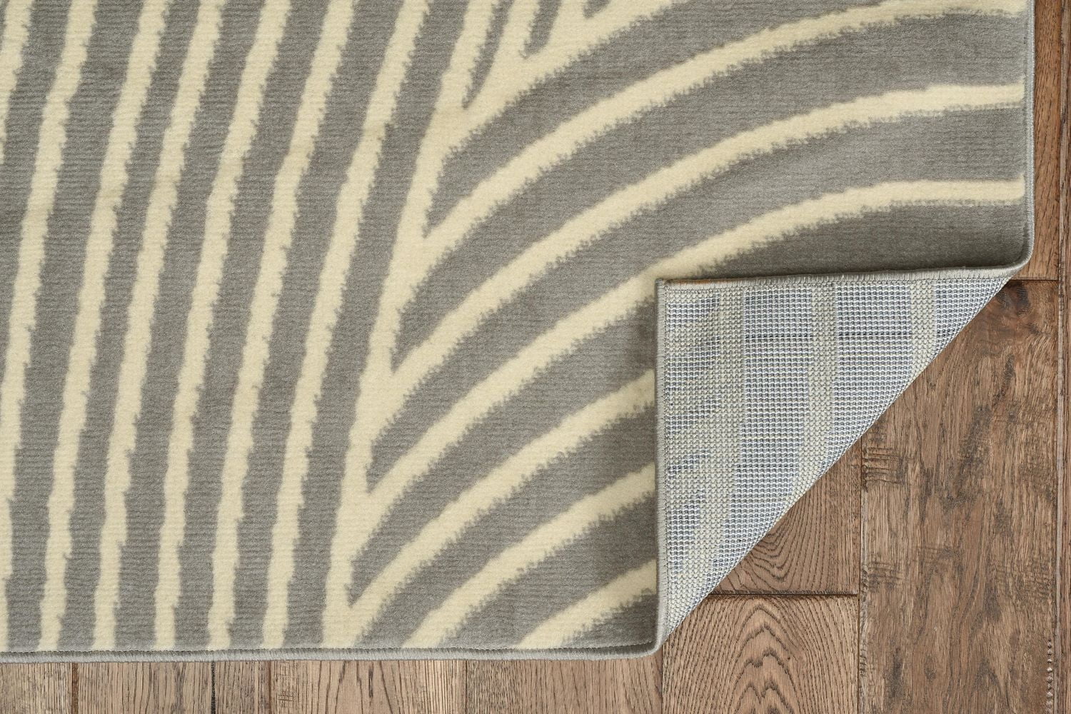 Tapis Capri Binya gris clair & os de 6 pi 5 po x 9 pi 3 po