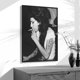 thumbnail image 1 of Póster de Amy Winehouse fumando, blanco y negro, arte de pared musical, impresión de Amy Winehouse, póster de música vintage, impresión de arte feminista, decoración musical, 1 of 1
