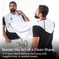 thumbnail image 2 of Set de afeitado Beard King para hombre con forma de babero, color blanco, 2 of 9
