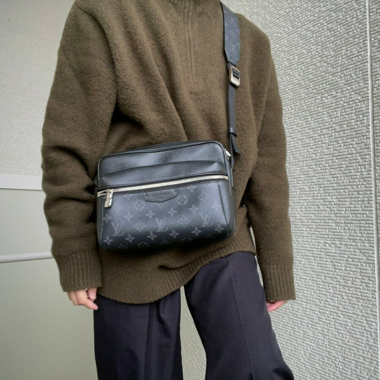 Authenticated used Louis Vuitton Shoulder Bag Outdoor PM M30233 Leather Canvas Noir Black Men's Louis Vuitton K21001106, Size: (HxWxD): 20cm x 26cm x