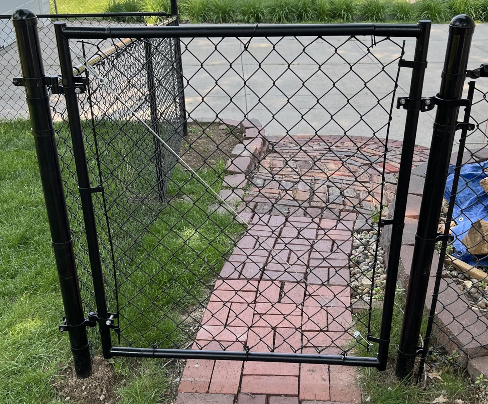 MAYEERTY Adjustable Chain Link Walk Gate Kit with Round Corner Frame, Fit-Right, 3.8'H